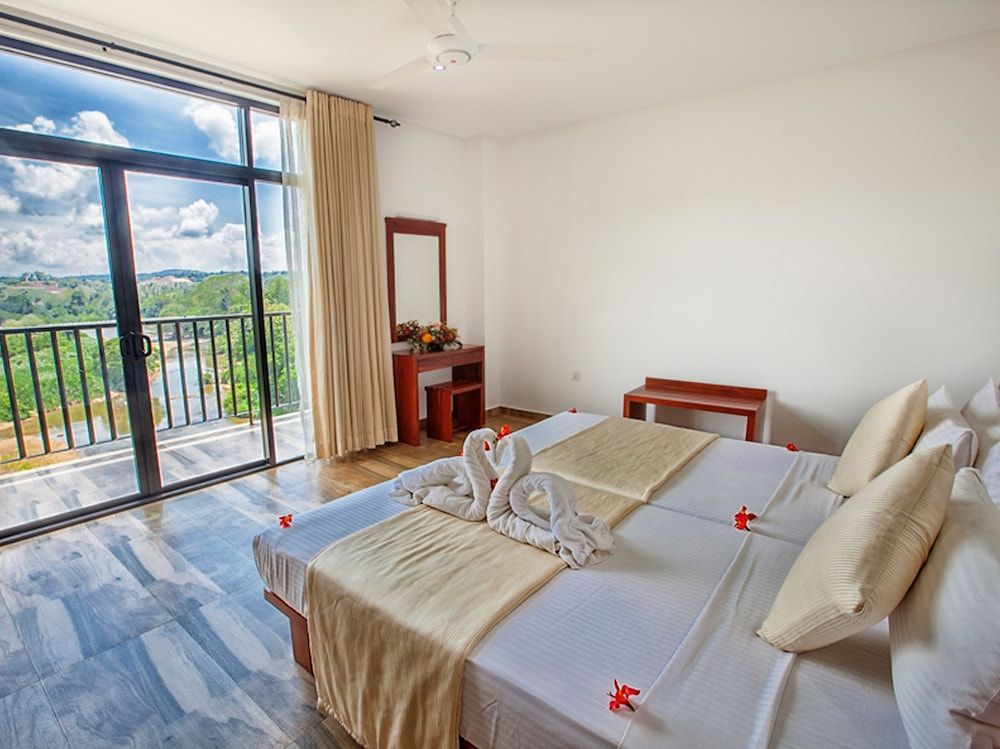 Oak Ray Regency Hotel Deluxe Room 2