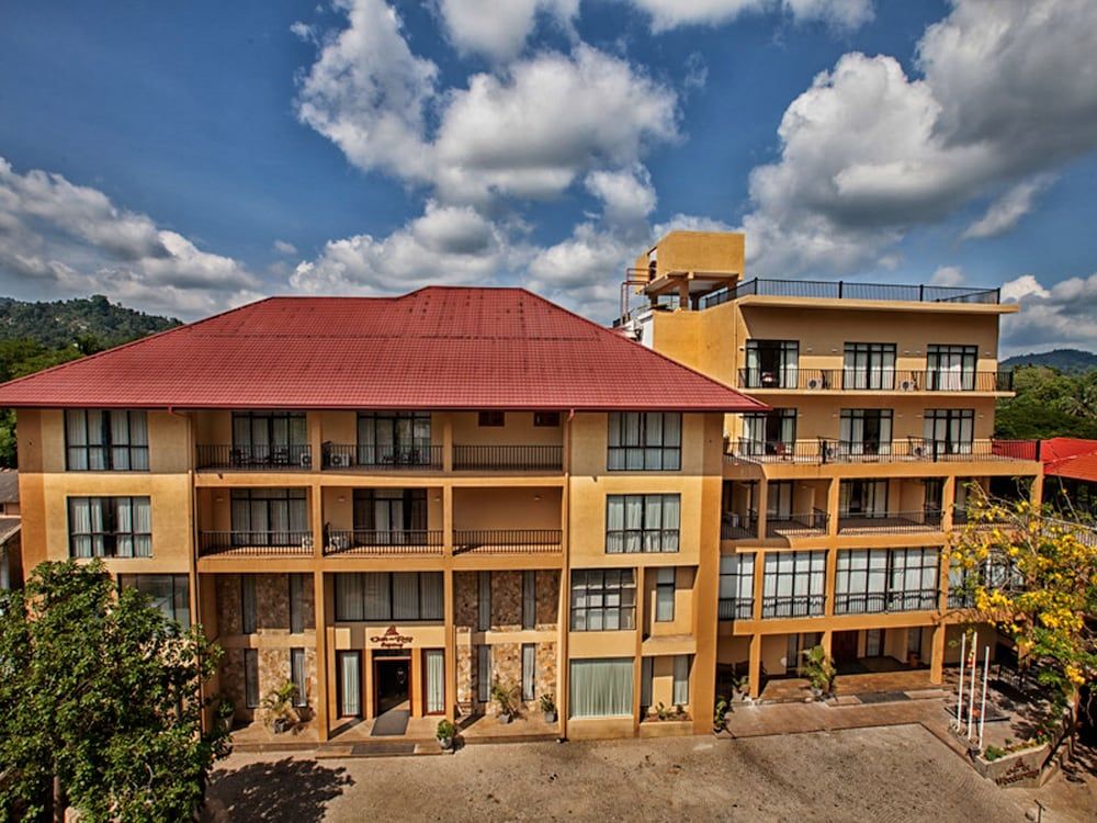 undefined Oak Ray Regency Hotel 2