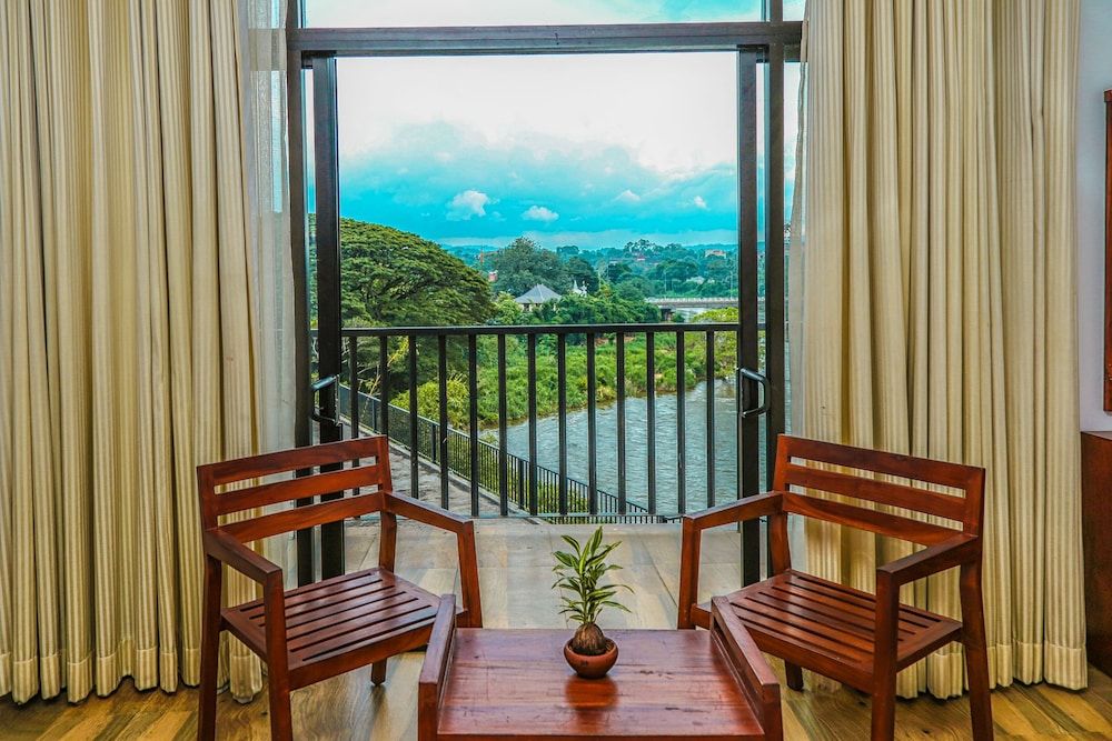 Oak Ray Regency Hotel Deluxe Triple Room 5