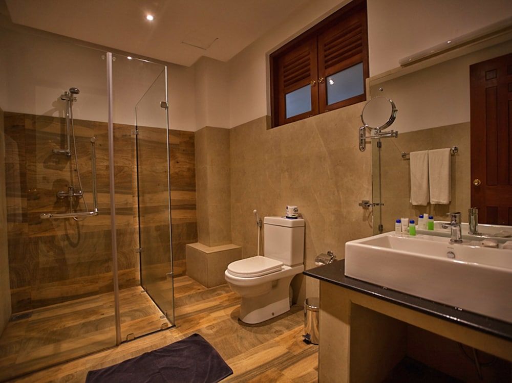 Oak Ray Regency Hotel Deluxe Triple Room 5