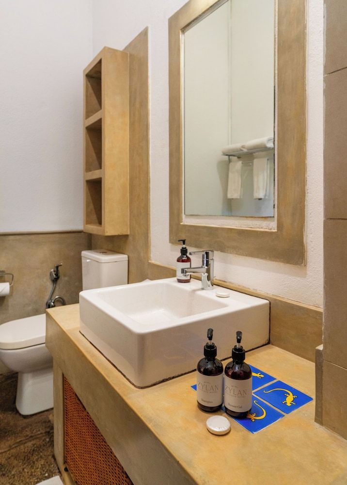 Zylan Colombo Deluxe Triple Room (10% off on Food & Beverage) 5