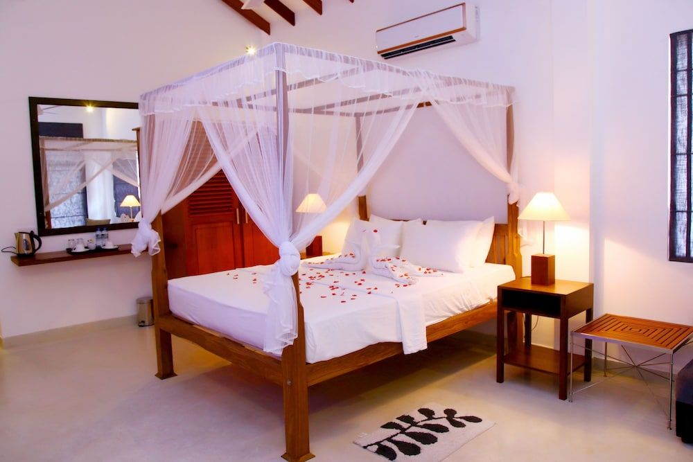 undefined Malu Banna