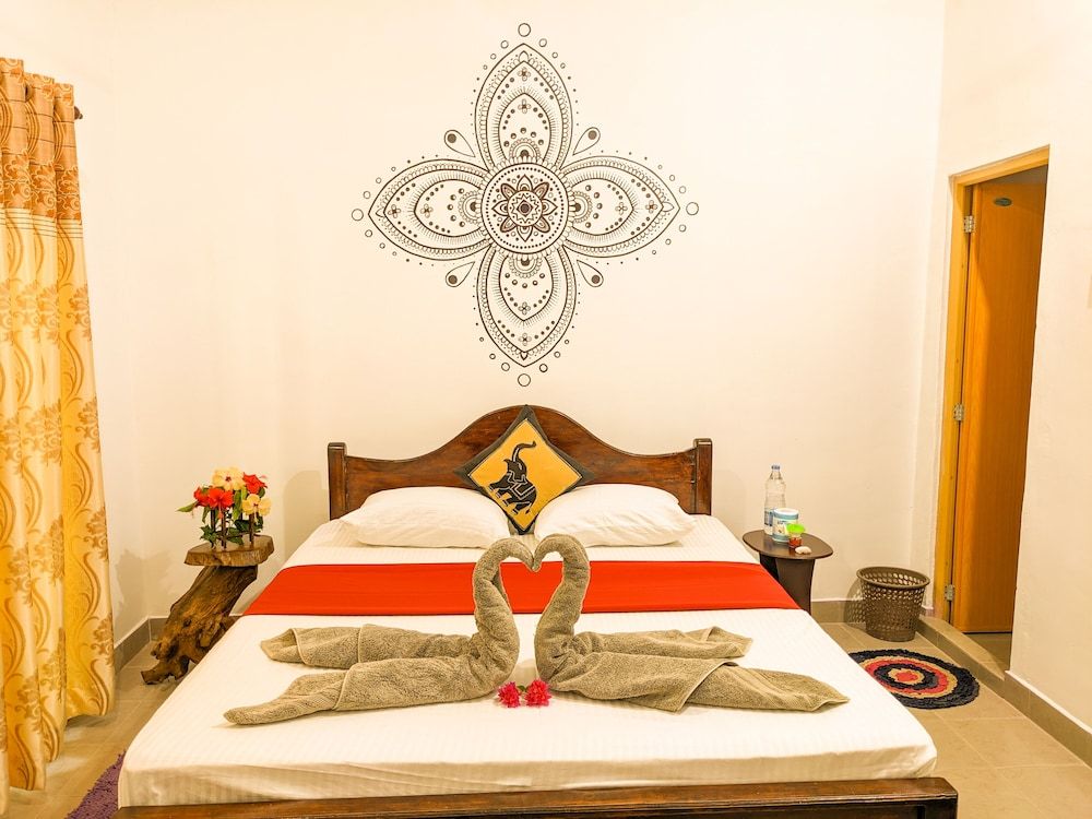 Sigiri Choona Lodge Deluxe Double Room 3