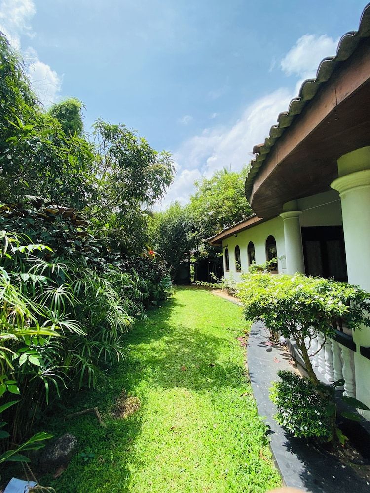 undefined Leijay Garden Retreat 6