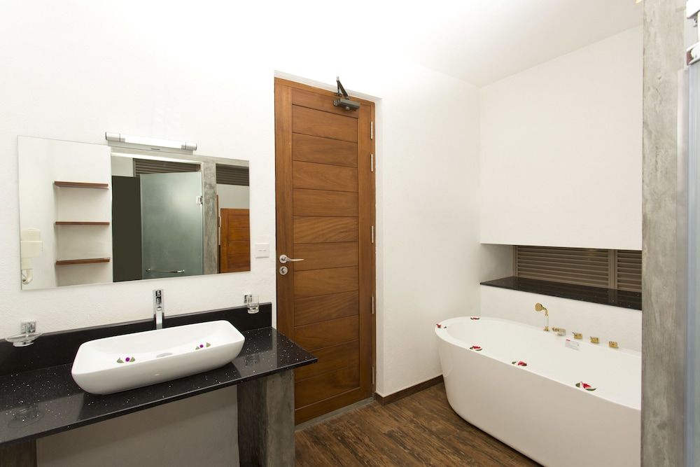 Aliya Resort & Spa Deluxe Room with Free Benefits 4