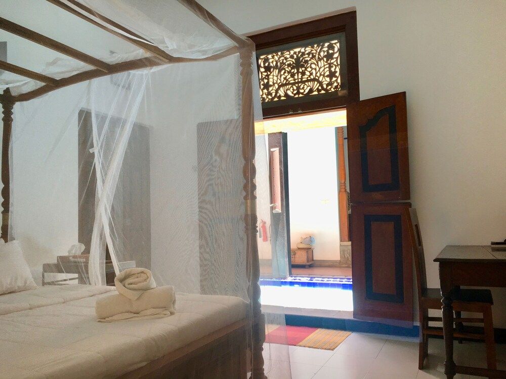 Villa Capers Signature Room, 1 Queen Bed, Pool Access 5