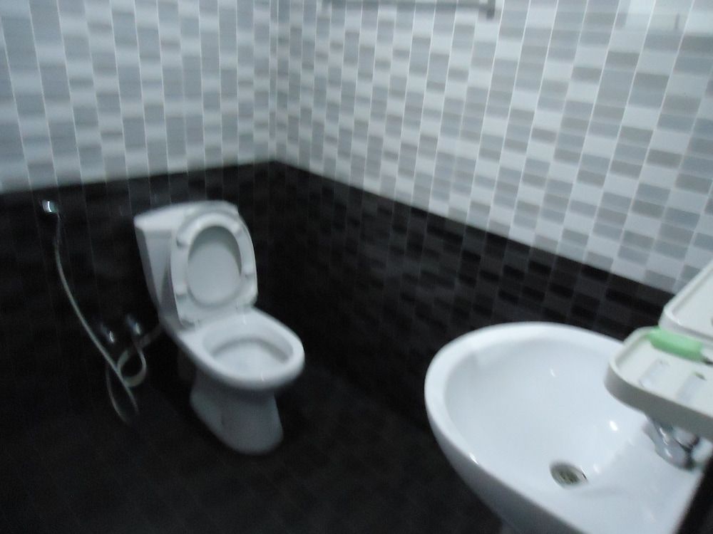 Flower Seven Hotel Triple AC Room 4