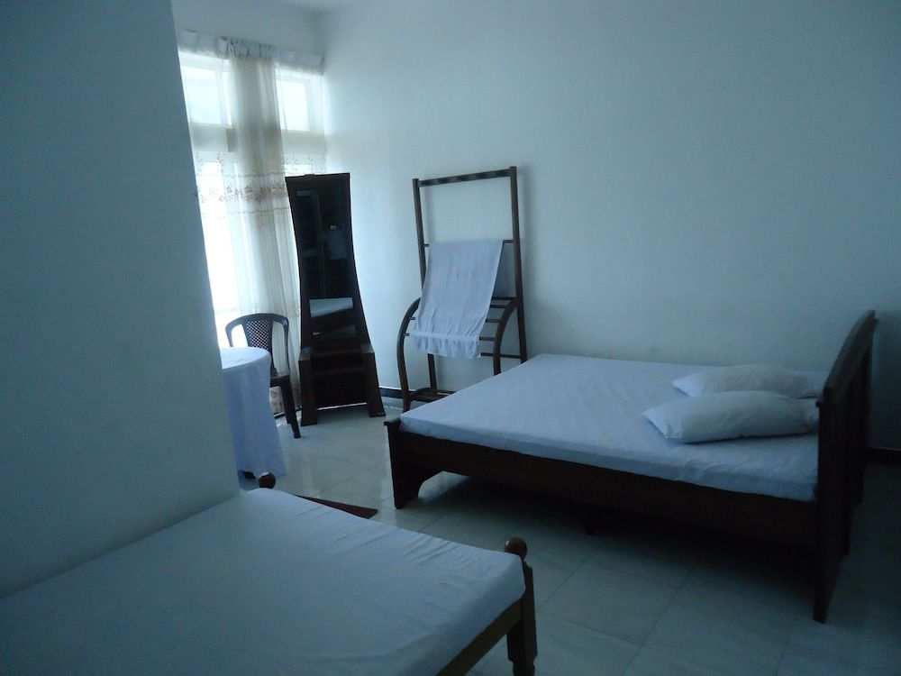 Flower Seven Hotel Triple AC Room 3