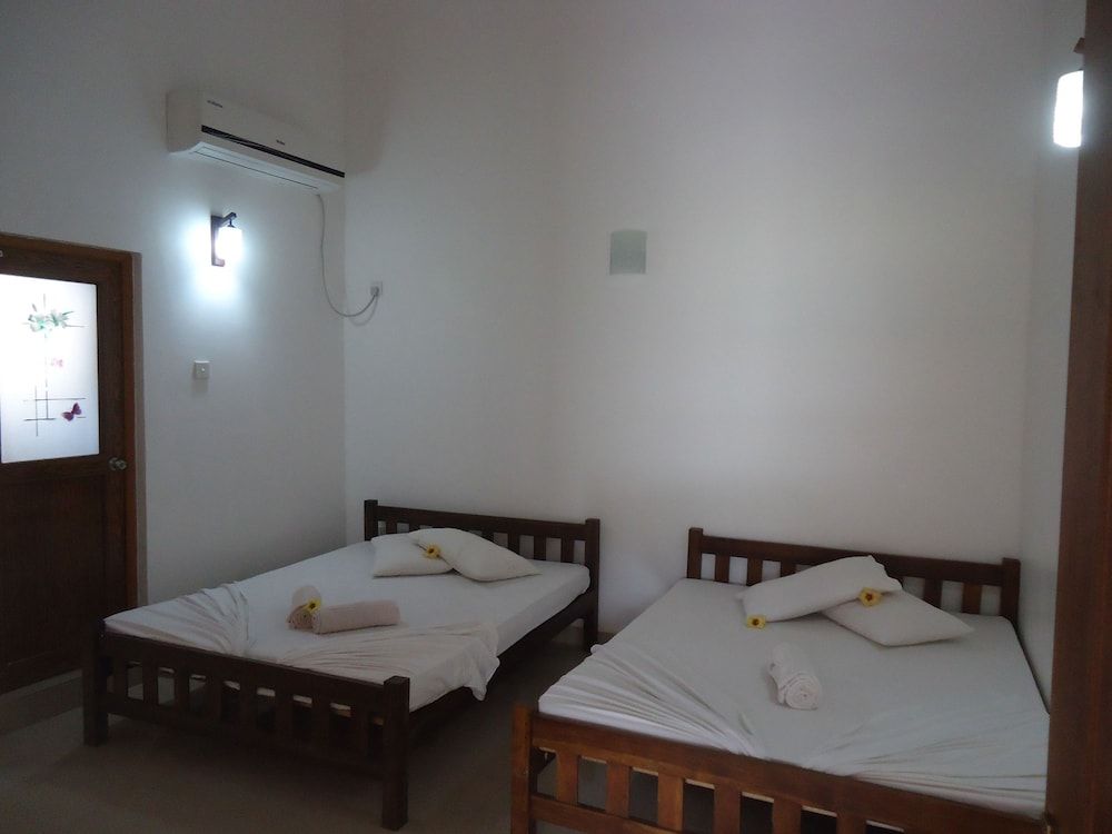 Flower Seven Hotel Double AC Room 3