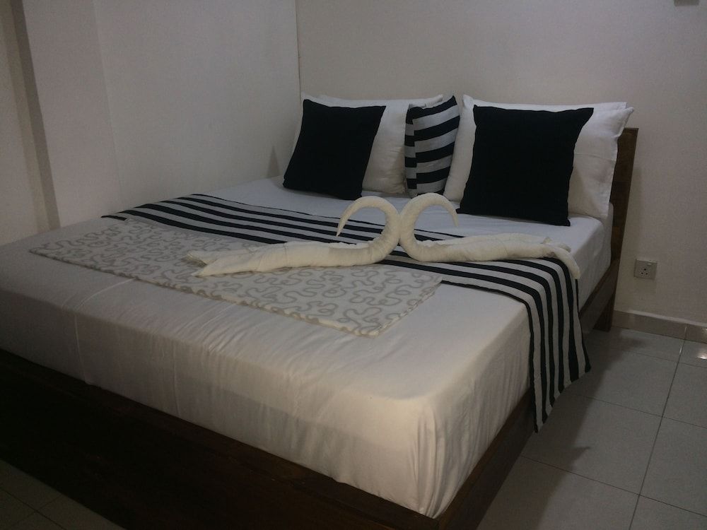 undefined Cinnamon Heights 7