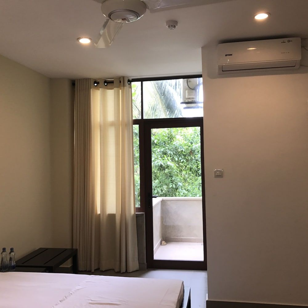 Saninro Hotel Ragama Single Room 2
