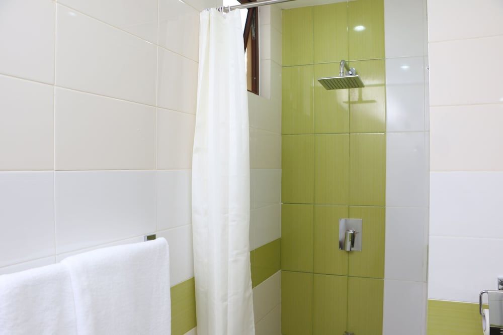 Saninro Hotel Ragama Double Room 8