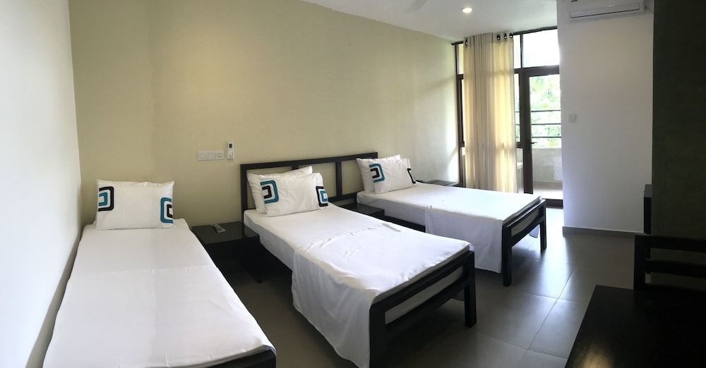 Saninro Hotel Ragama Triple Room 4