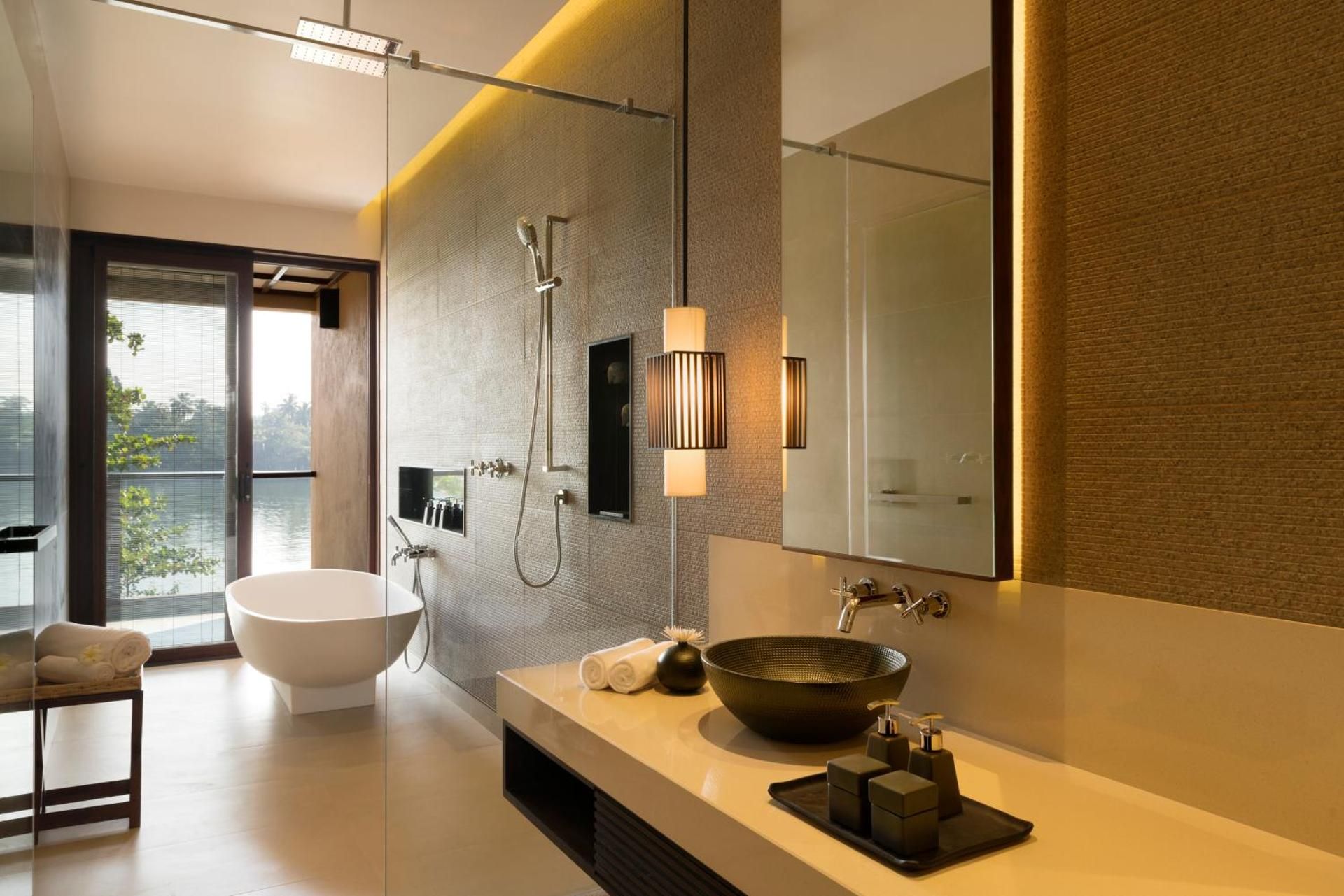 Deluxe Double or Twin Room with Lake View