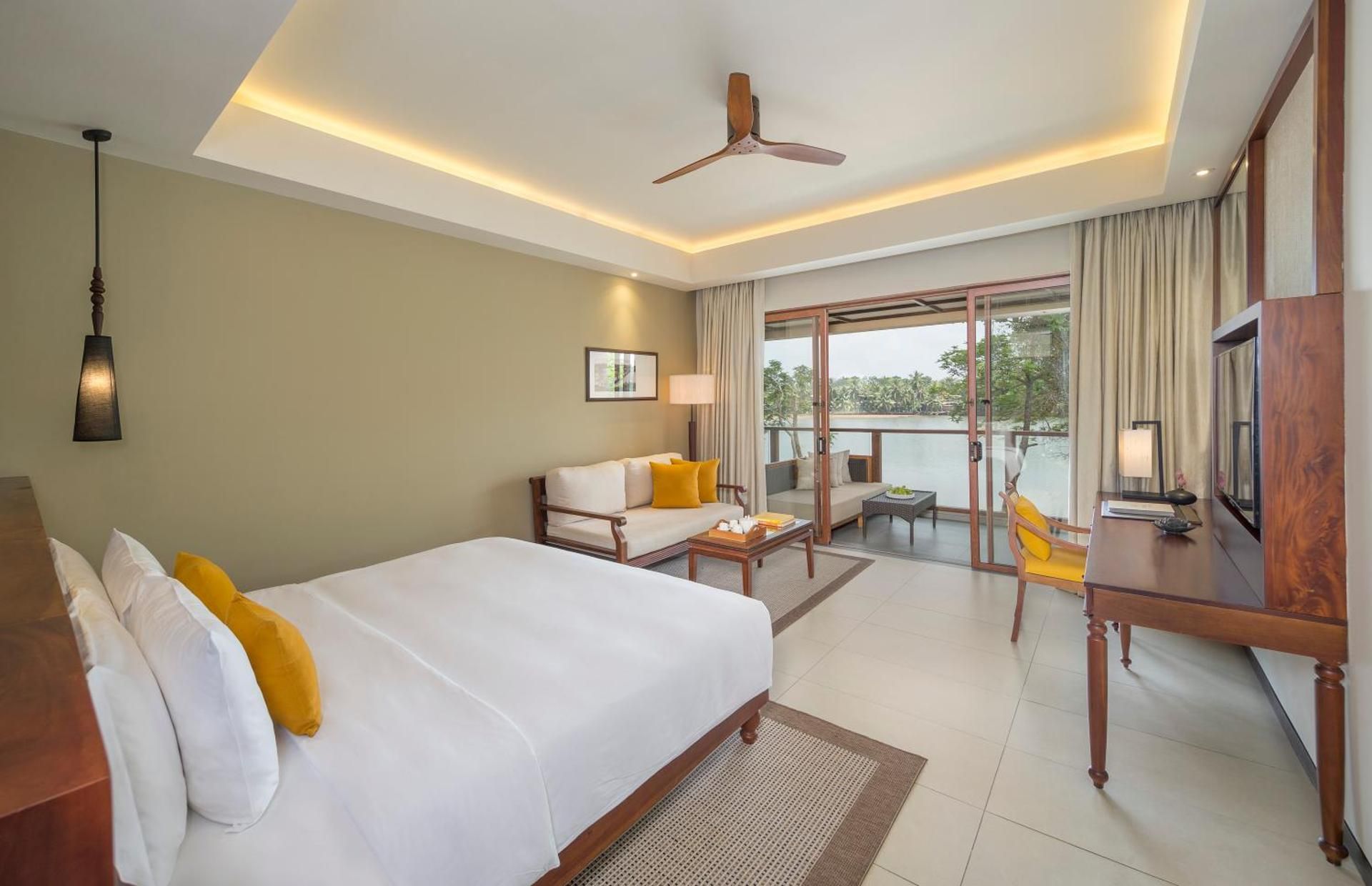 Deluxe Double or Twin Room with Lake View