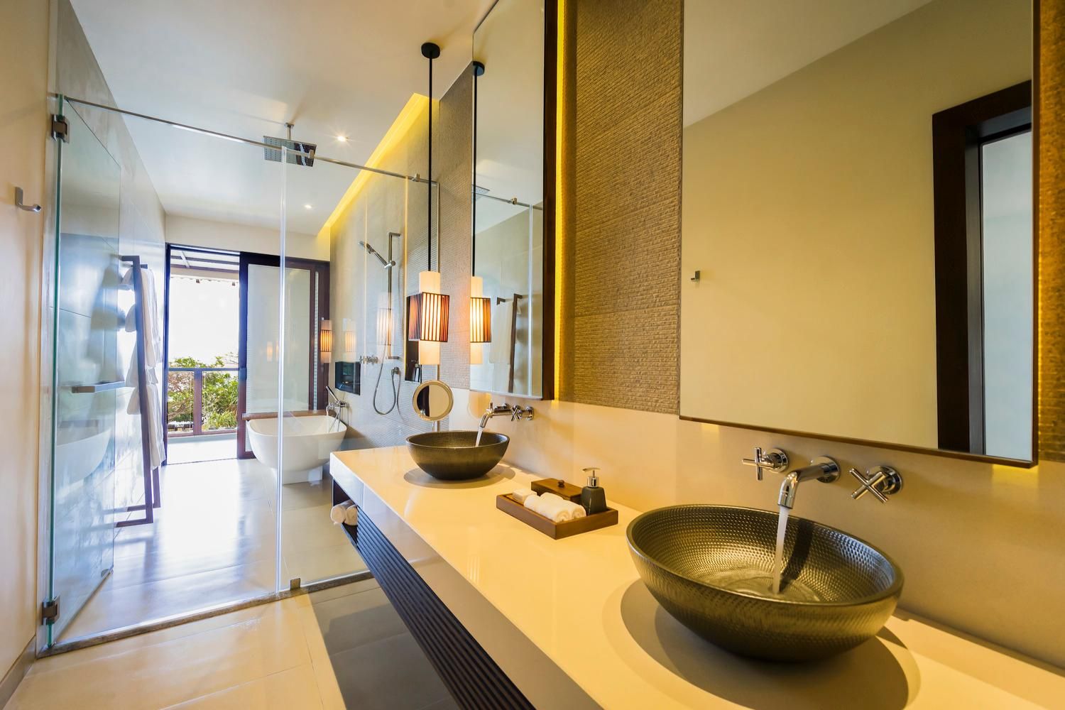 Deluxe Poolside Room