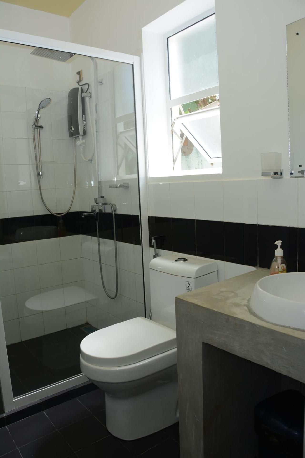 Hotel Tobiko Family Room with Bathroom 2