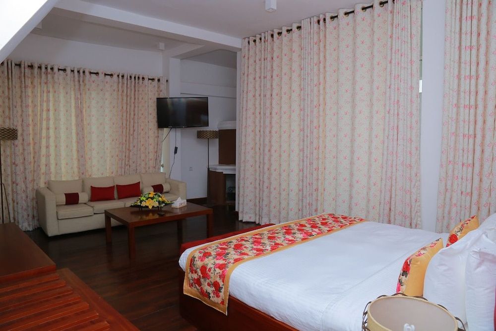 Blue Meadows - Nuwara Eliya Deluxe Suite, 1 King Bed, Balcony, Mountain View 3