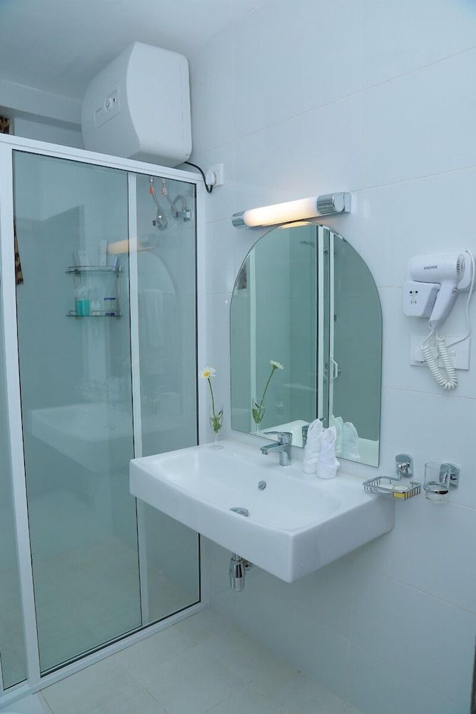 Blue Meadows - Nuwara Eliya Deluxe Apartment, 2 Bedrooms, Refrigerator & Microwave, Mountain View 12