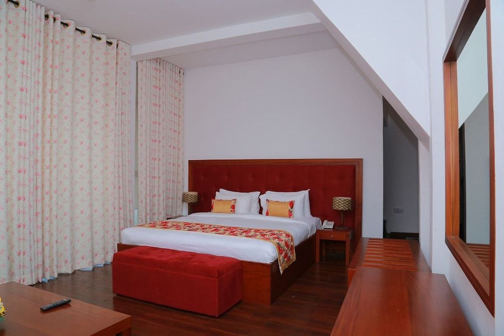 Blue Meadows - Nuwara Eliya Deluxe Suite, 1 King Bed, Balcony, Mountain View 5