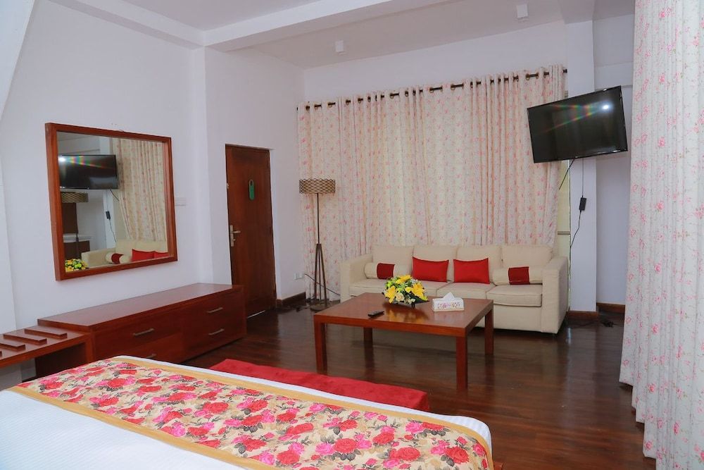 Blue Meadows - Nuwara Eliya Deluxe Suite, 1 King Bed, Balcony, Mountain View 2