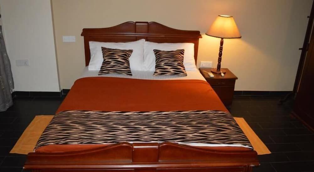 undefined Elegante The Villa 9