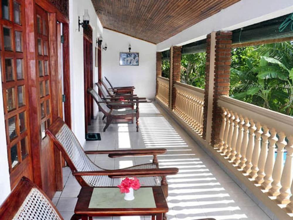 undefined Little Paradise 10