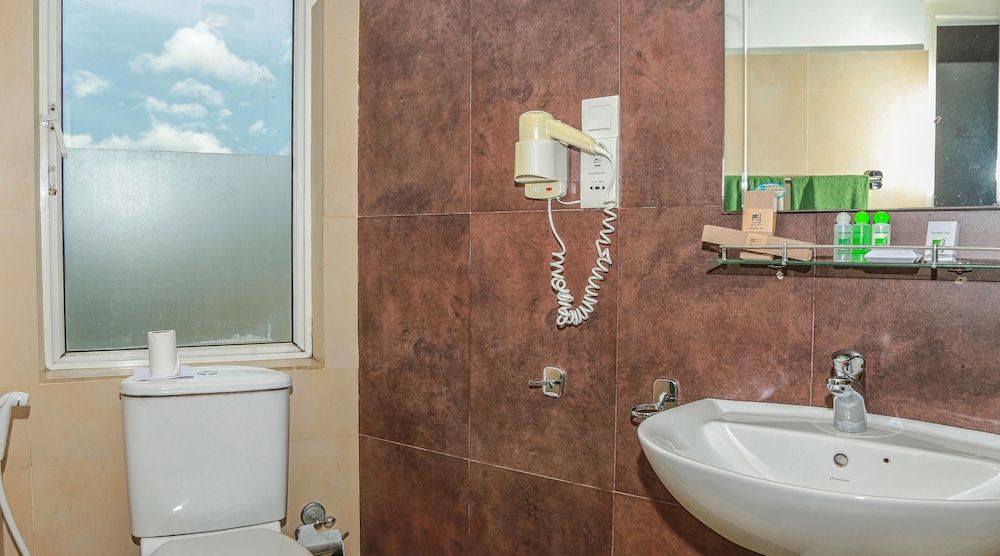 Senani Hotel Standard Room 4