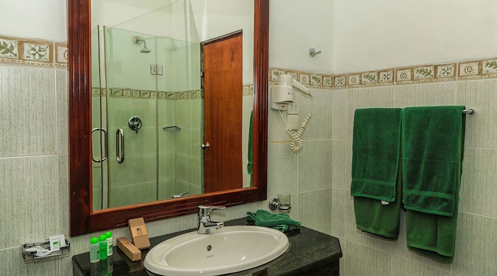 Senani Hotel Standard Room 5