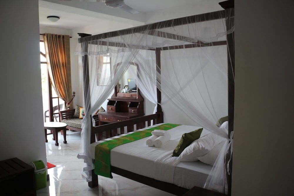 The Richmond House Grand Standard Room 5