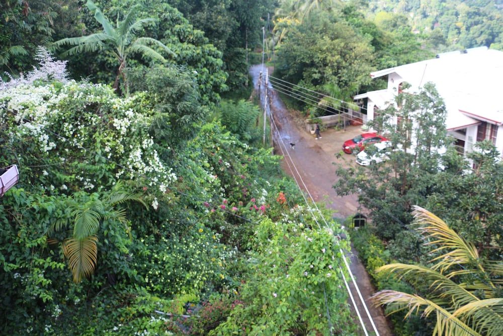 The Richmond House Grand Standard Room 9