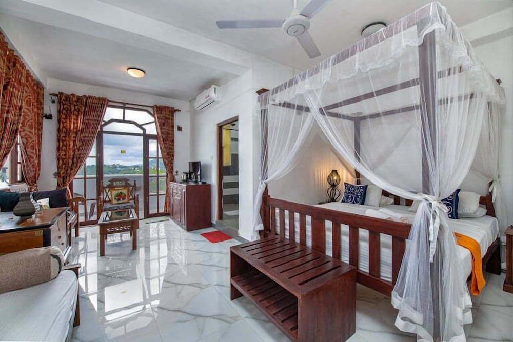 The Richmond House Grand Suite 15