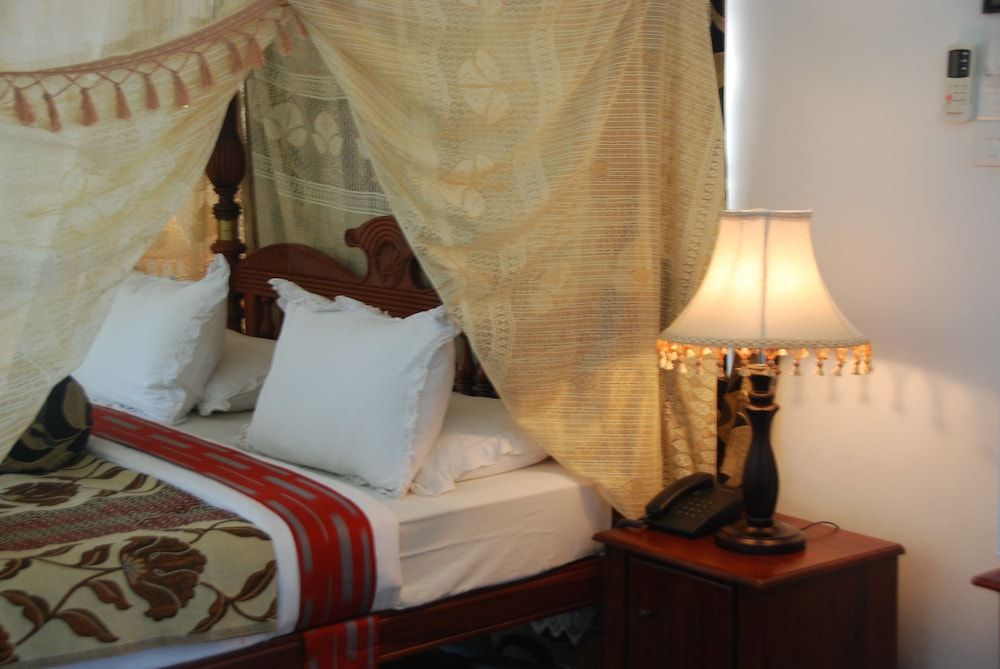 The Richmond House Grand Standard Room 4