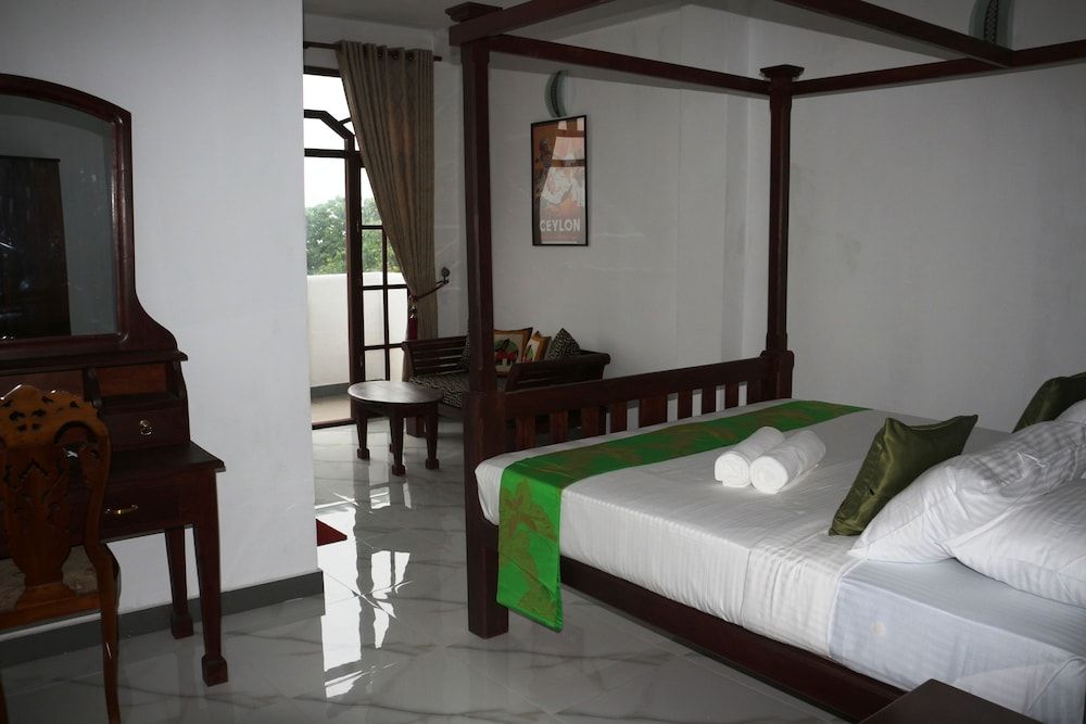 The Richmond House Grand Deluxe Room 7