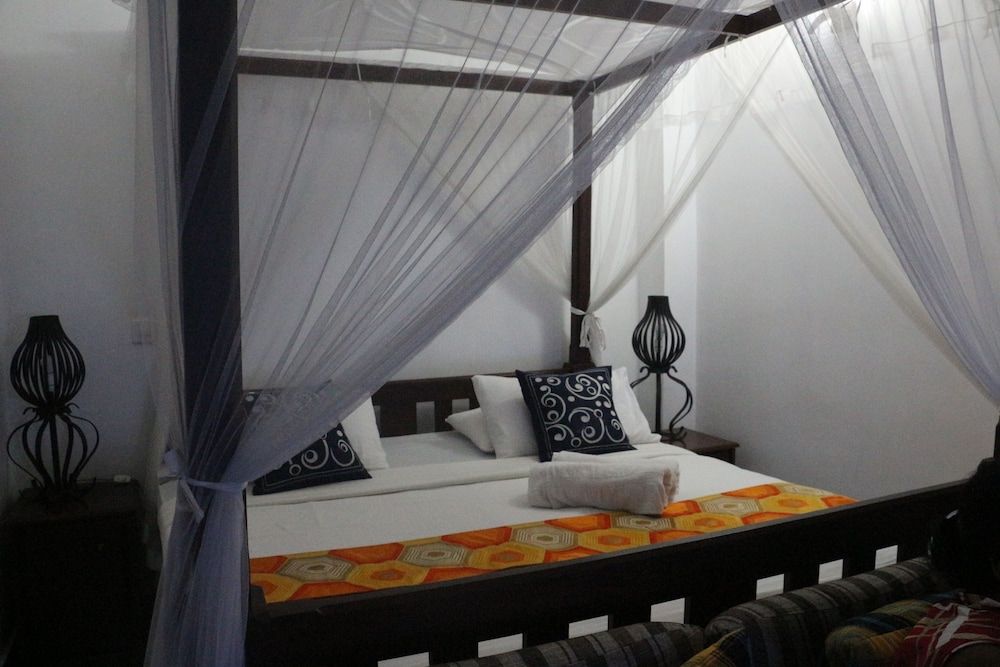 The Richmond House Grand Deluxe Room 8