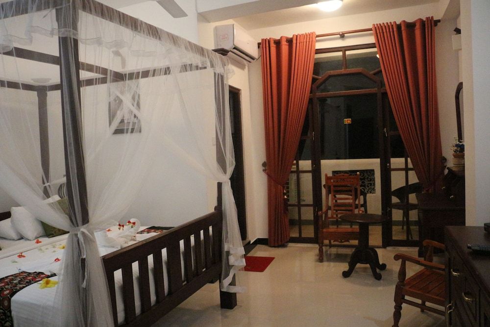 The Richmond House Grand Suite 13