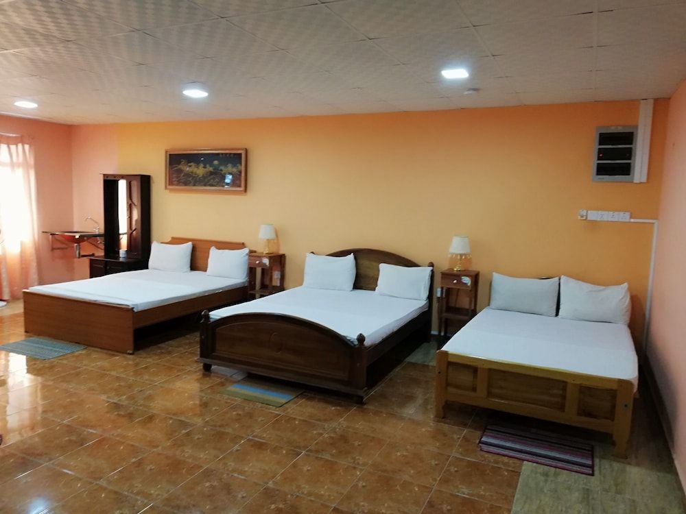 Sunshine Hotel & Hall Deluxe Family Room 2