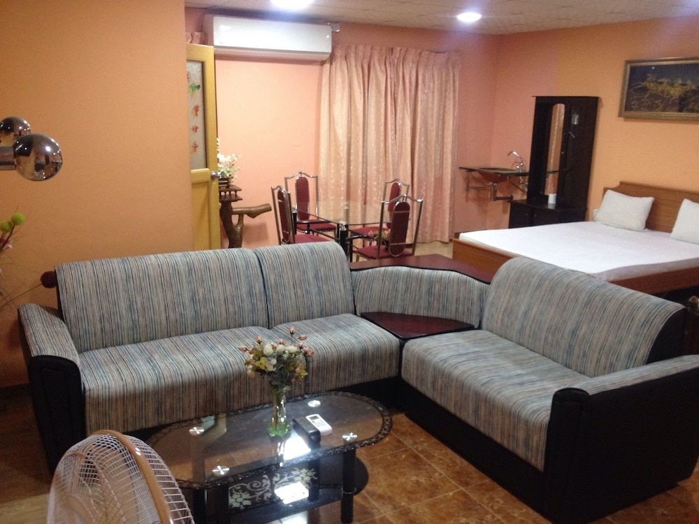 Sunshine Hotel & Hall Deluxe Family Room