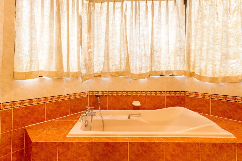 Colombo Residencies Luxury Apartment, 3 Bedrooms, Pool Access, Sea Facing 25