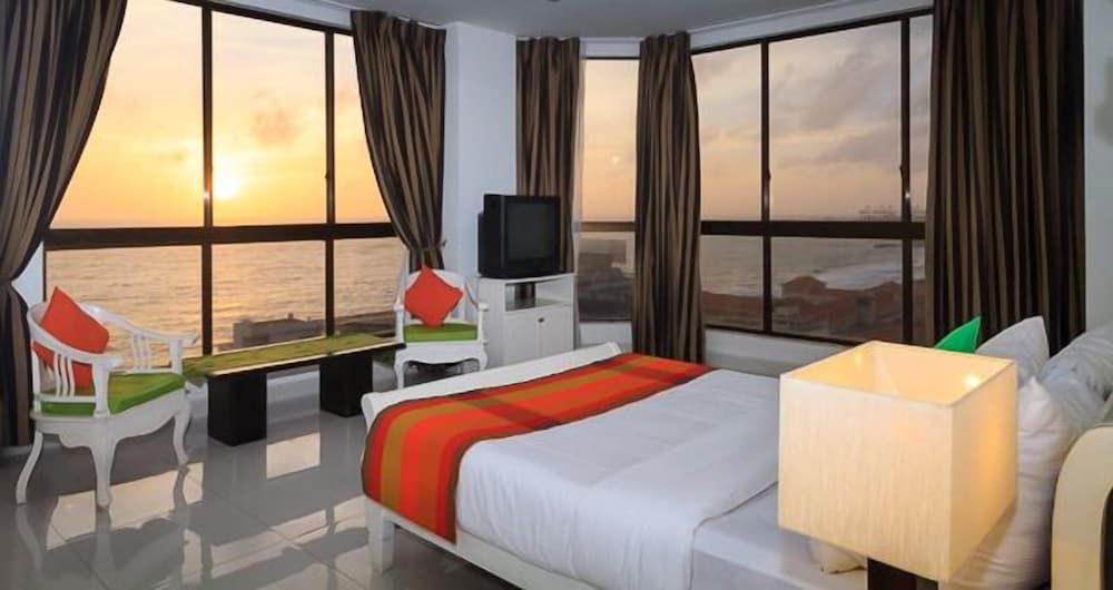 Colombo Residencies Luxury Apartment, 3 Bedrooms, Pool Access, Sea Facing 6