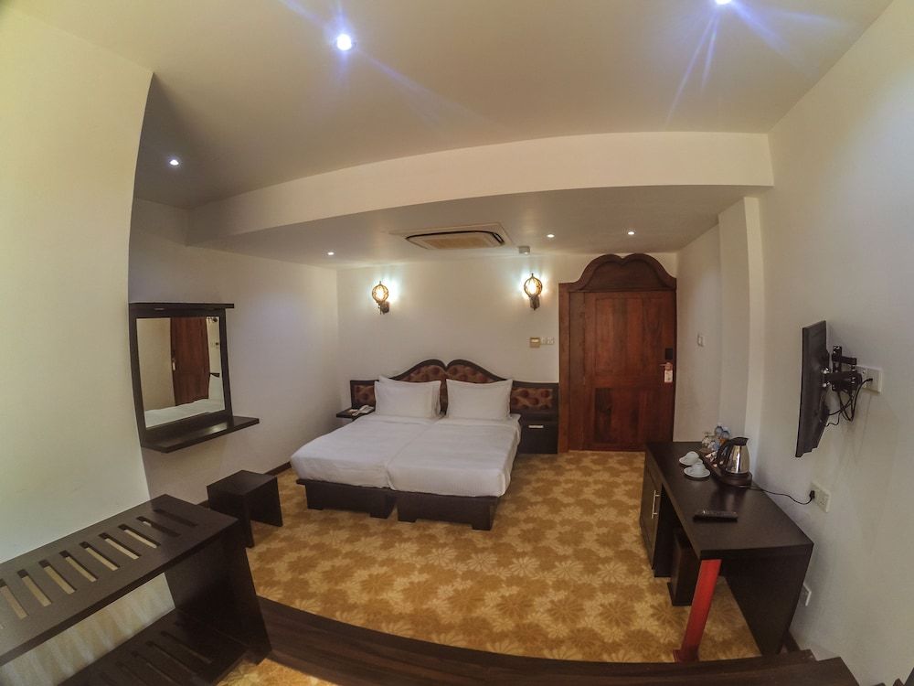 undefined Royal Kandyan 10