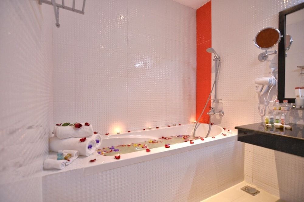 Royal Kandyan Suite, 1 King Bed, Non Smoking 4