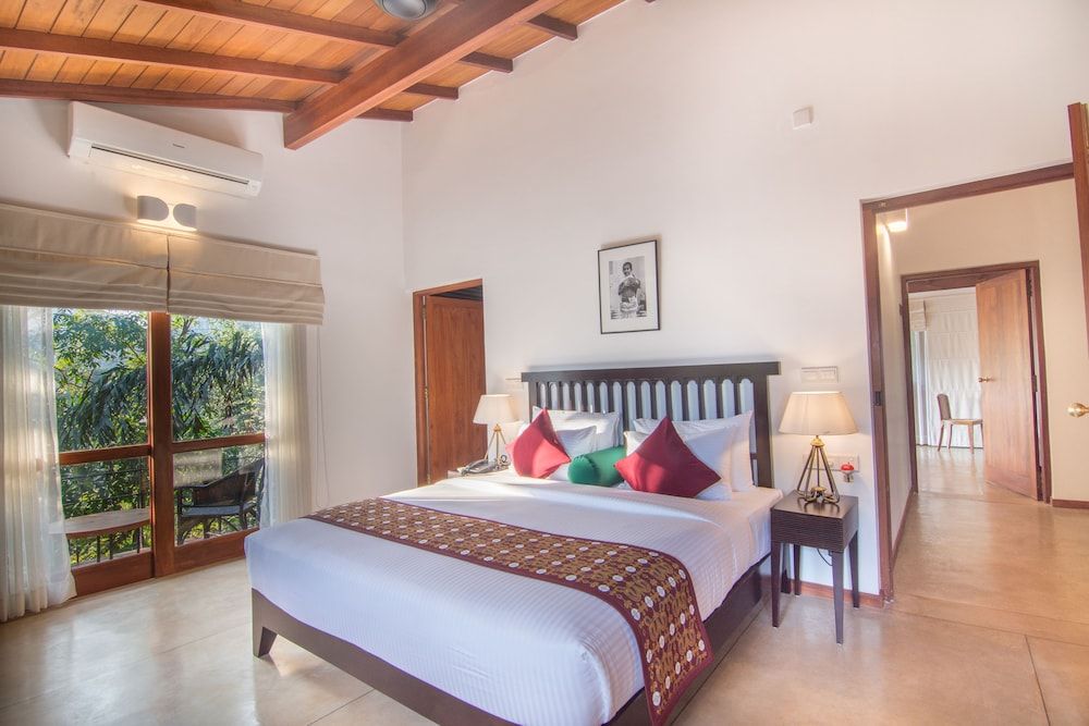 Kings Pavilion Deluxe Room 3