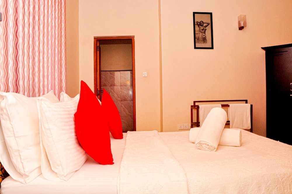 New Kandy Residence Deluxe Double Room, 1 King Bed, Private Bathroom, Mountain View, A/C 2