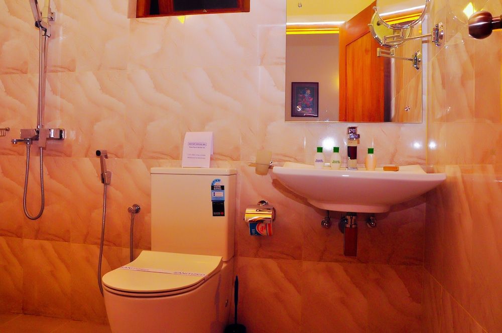 New Kandy Residence Deluxe Double Room, 1 King Bed, Private Bathroom, Mountain View, A/C 5