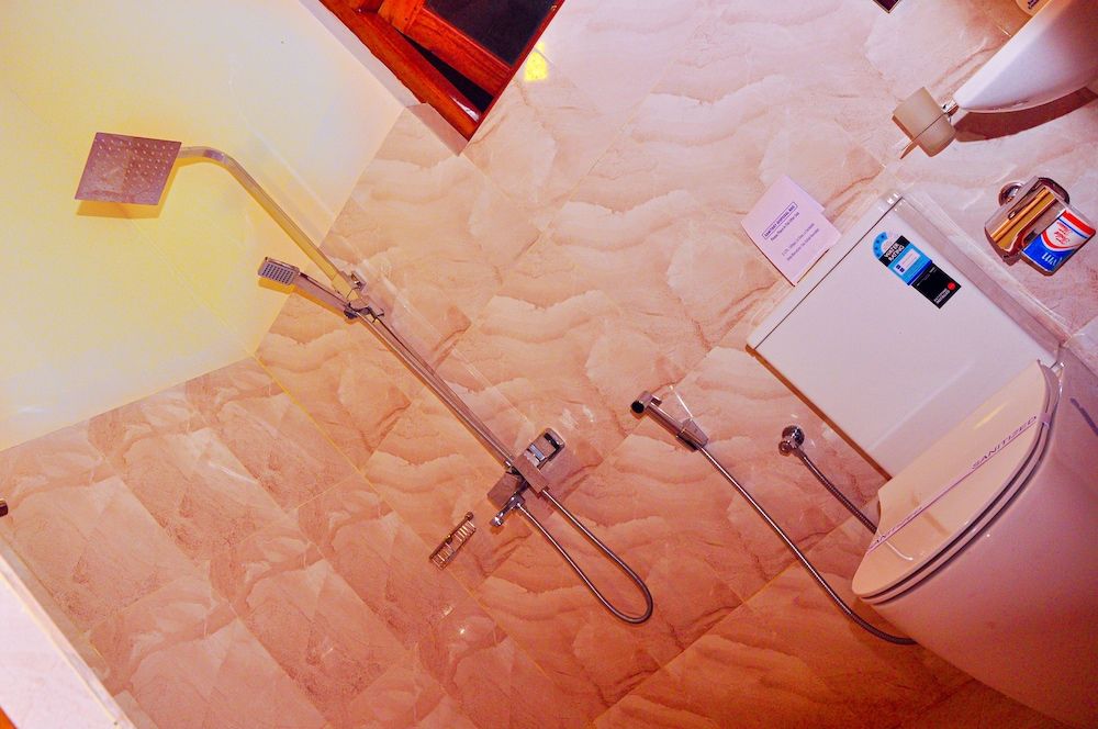 New Kandy Residence Deluxe Double Room, 1 King Bed, Private Bathroom, Mountain View, A/C 6