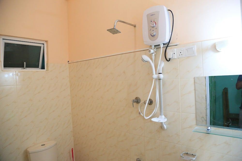 Kings Hotel Restaurant & Bar Family Triple Room, City View 7