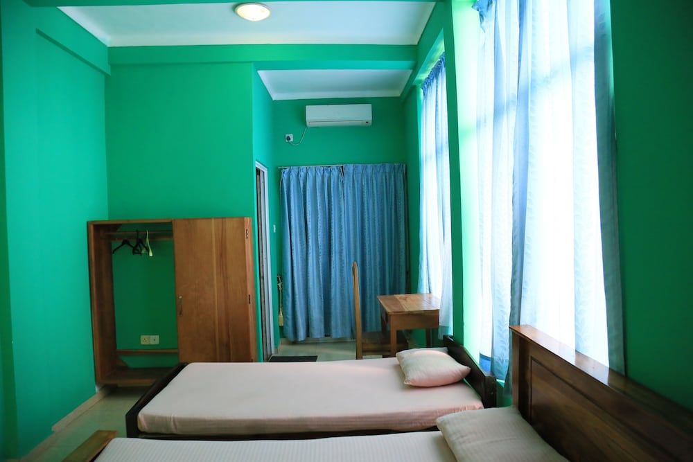 Kings Hotel Restaurant & Bar Comfort Triple Room, City View