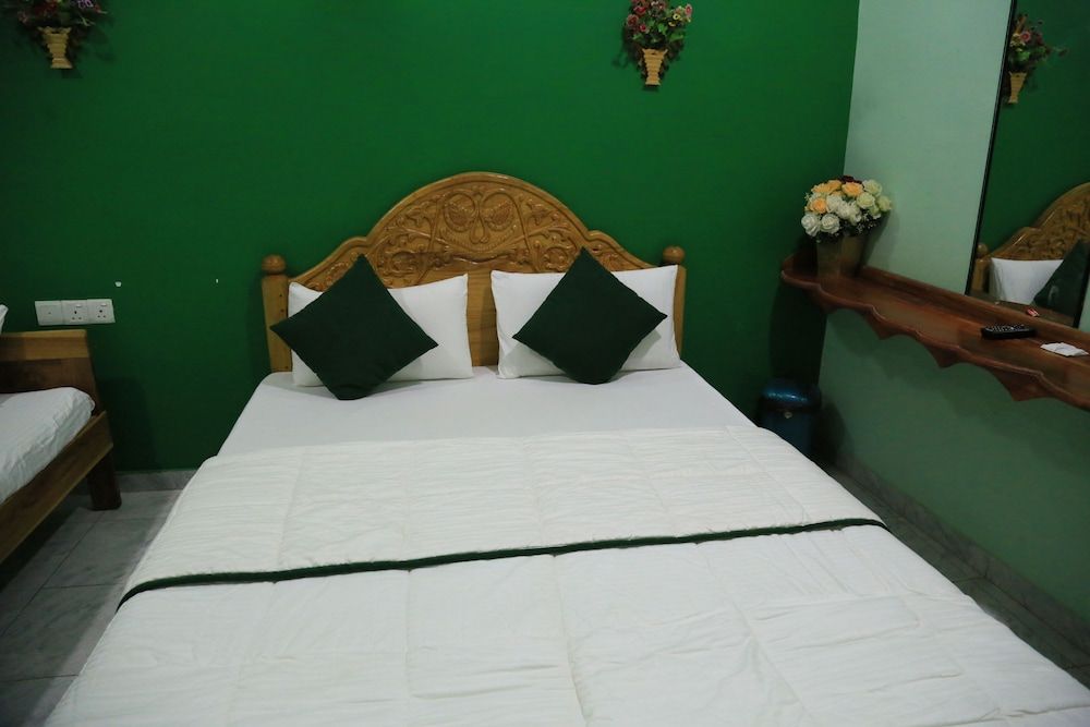 Kings Hotel Restaurant & Bar Family Triple Room, City View 4