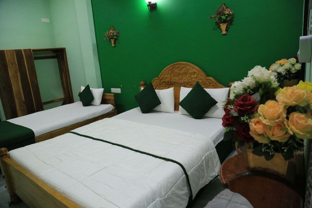 Kings Hotel Restaurant & Bar Family Triple Room, City View 6